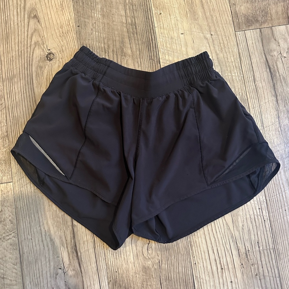 Lululemon Hotty hot low-rise shorts